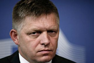 „Slovensko není britskou kolonií“. Fico rázně vyzval velvyslance Bakera, aby se zdržel nepřijatelného chování - Echo24.cz