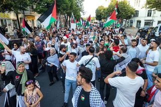 Pózují v parcích s mačetami. V německých městech se usadili radikální islamisté z Afghánistánu - Novinky