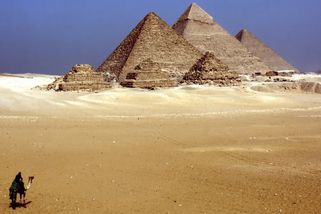 Archeologové nejspíš objasnili, jak dokázali starověcí Egypťané stavět pyramidy