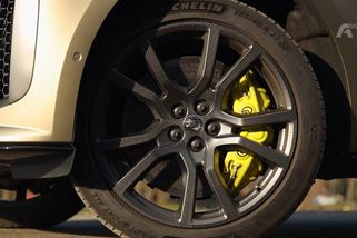 Jedno za 150 tisíc korun. Tohle jsou pravděpodobně největší a nejdražší kola od auta na světě | Autosalon TV Prima