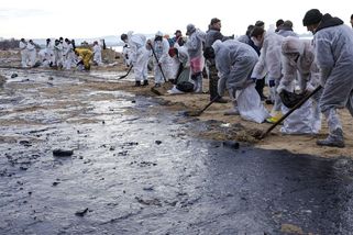 U Krymu se rozlomil ruský tanker. Za hodinu se potopil druhý - Novinky