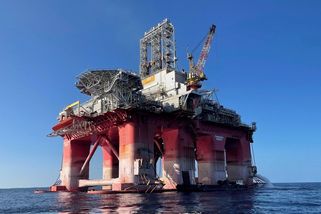 Ceny ropy po Trumpově projevu prudce rostou - Novinky