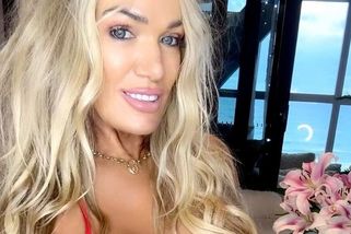 Podle nejvíc sexy babičky světa vytvořili o polovinu mladší AI modelku. Která se vám líbí víc? - Super.cz