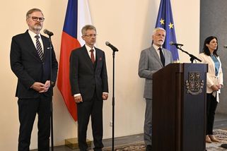 Fiala: Pět procent HDP na obranu si jako cíl NATO dovedu představit - Novinky