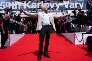 FOTO: Michael Douglas oslnil festival. Dostal novou, hezčí cenu - Novinky