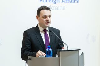 Macinka v Mnichově pobouřil Sikorského i Clintonovou. Opozice mluví o trapasu