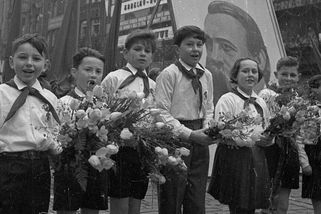 Pionýr a SSM zneužíval děti. Musely snášet skrytou indoktrinaci - Médium.cz