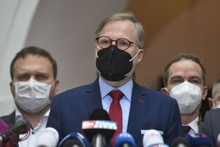 Fiala vládne v black-boxu. Zbavil nás politického žvástu, ale nevidíme do práce vlády