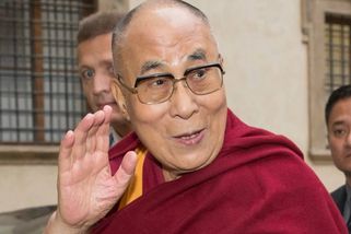 Reinkarnace je drahý byznys. Za výběrem nového dalajlamy se skrývají velké peníze