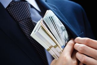 Policisté obvinili kvůli korupci čtyři muže včetně radního města Štětí - Seznam Zprávy