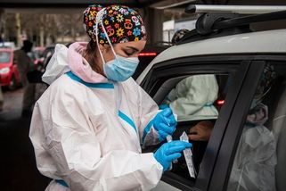 Omikron už válcuje Evropu, nakažených jsou stovky tisíc za den - Seznam Zprávy