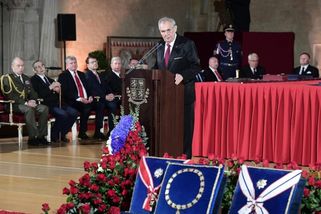 Zemanův poslední večírek by měli ignorovat všichni...