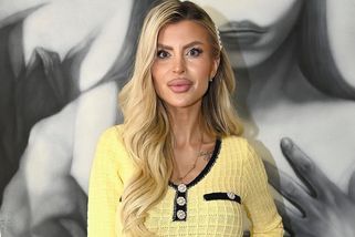 Nahá Lela Vémola jen zahalená do ručníku a s láhví šampaňského. A bez Karlose! Po roce stresu dýchám, řekla