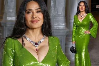 Šaty pod enormní výbavou Salmy Hayek na akci LACMA málem praskly!