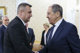 Slovenská národní strana protestuje proti vyslání slovenských vojáků na Ukrajinu, i když to vůbec není v plánu - Novinky