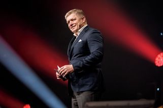 Fico měl letět vládním speciálem na stranické oslavy Mezinárodního dne žen - Novinky