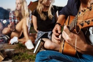 Vyučil se soustružníkem, proslavil se písněmi. Trampské jméno si Wabi Ryvola půjčil z knížky - Médium.cz