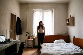 Je normální, že vysokoškolák s 35 tisíci čistého nemá na vlastní bydlení? - Médium.cz