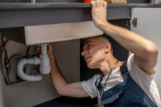 Řemeslník ve starém rezavém vraku u mě nemá co pohledávat - Médium.cz