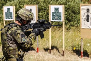 Armáda loni přišla o rekordní počet vojáků - Novinky