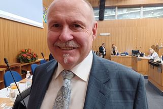 Hejtmanem Olomouckého kraje je po pauze opět Okleštěk z ANO. Poslancem bude dál - Novinky