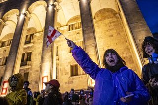 „Rusko už tady udělalo dost!“ Gruzínci vědí, co hrozí, i tak vyšli do ulic - Seznam Zprávy