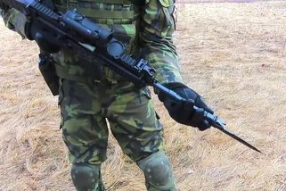 Česká armáda představuje nový taktický bodák. Autorem je major Hippík | Military Magazín