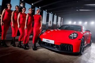 Porsche v Praze ukázalo, že elektrizovat se dá i tak, aby se to většině příznivců značky líbilo