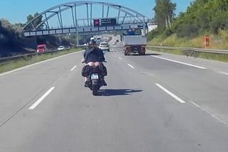 Téměř nahá motorkářka bavila řidiče na Pražském okruhu - Médium.cz