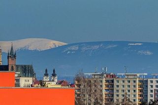Hradec Králové pod Sněžkou? Žádná fotomontáž, říká autor působivého snímku