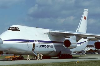 Obří nákladní letoun AN-124 ruské armády se 35 vteřin po startu zřítil na sídliště a nastalo peklo - Médium.cz