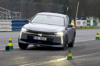 Testovali jsme nové DS N°4. Je krásné a pohodlné, ale čekali jsme nižší spotřebu paliva