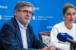 Za co získal Uhlíř 160 tisíc? Ministerstvo zveřejnilo účet - Novinky