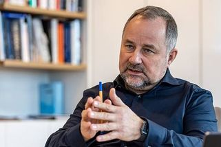 Domácnostem už docházejí peníze, říká šéf České spořitelny Tomáš Salomon