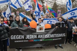 Židé v Německu musí opět skrývat svou identitu. Vládní zpráva popisuje šokující eskalaci antisemitismu - Novinky