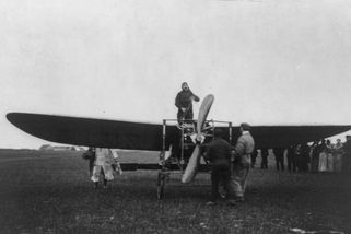 Seriál Muži na křídlech patřil k tomu nejlepšímu, co se u nás vysílalo, v češtině dnes není dostupný - Médium.cz