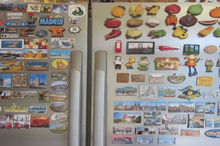 Kdo má magnetky na lednici, může přijít o tisíce korun. Buďte v 11 % lidí, kteří o TOMTO problému ví. K nápravě stačí málo