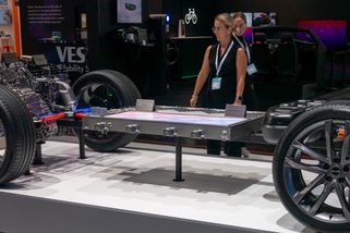 Konec obav: Automobilka nabízí doživotní záruku a nabíjení za pět minut