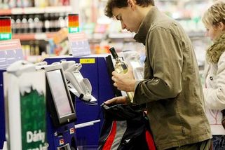 Nejsem na brigádě. Internet řeší bojkot samoobslužných pokladen