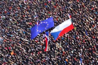 Demonstrující zaveze na Letnou mimořádná linka, posílí se metro. Zároveň začíná výluka u Hradu