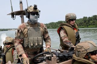 Francie pošle na Ukrajinu cizineckou legii, hlásá Zacharovová - Novinky