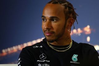 Přestupová bomba? Hamilton by mohl ve Formuli 1 jezdit za Ferrari, stáj už mu nabídla smlouvu - Garáž.cz