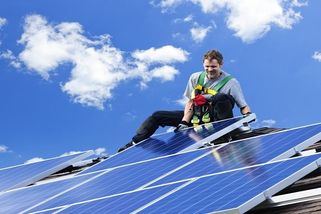 Stát bude dotovat solární elektrárny jen do výkonu 5 kWp. Firmám se to nelíbí, fond má ale jasno