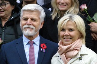 Stojíme za prezidentem. Do Prahy míří desetitisíce...