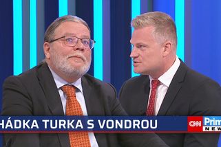 Turek: Zelenskému válka vyhovuje, po ní mu půjde o život. Putinovská propaganda, opáčil Vondra | CNN Prima News