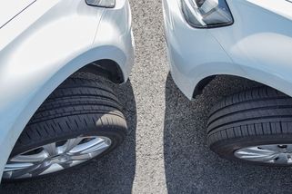 Jak poznáte, že máte na autě špatné pneumatiky? Počkejte, až zaprší - Garáž.cz