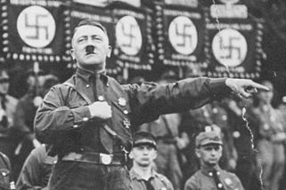 Malý Hitler byl bit jako žito. Jeho rodiče byli příbuzní a možná byl Žid - Médium.cz