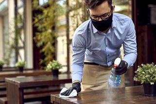 Až pětina lidí bez očkování dál chodí do hospod, míní sociolog Prokop - Seznam Zprávy