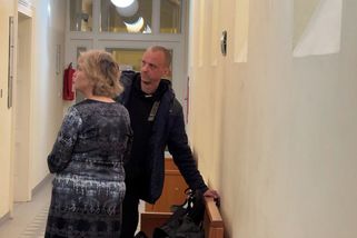 Prodej suvenýrů s nelegálním potiskem vynášel podnikateli z Domažlic miliony. Dostal podmínku a pokutu - Novinky