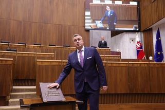 Delegace slovenských poslanců musela do Ruska okli...